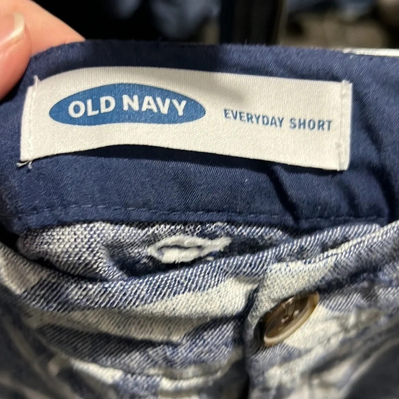 OLD navy every day, chambray short with white tropical floral accent - Picture 3 of 4